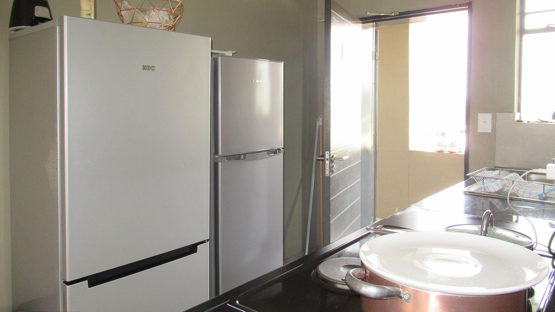 Kitchen - 6 square meters of property in Fleurhof