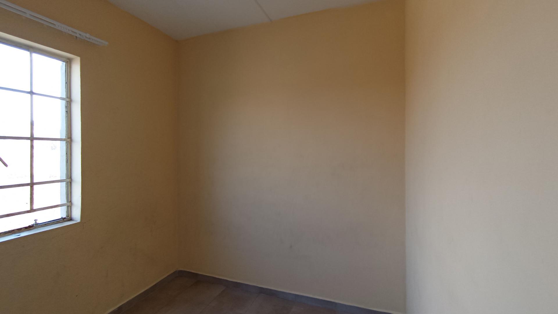 Bed Room 2 - 7 square meters of property in Fleurhof