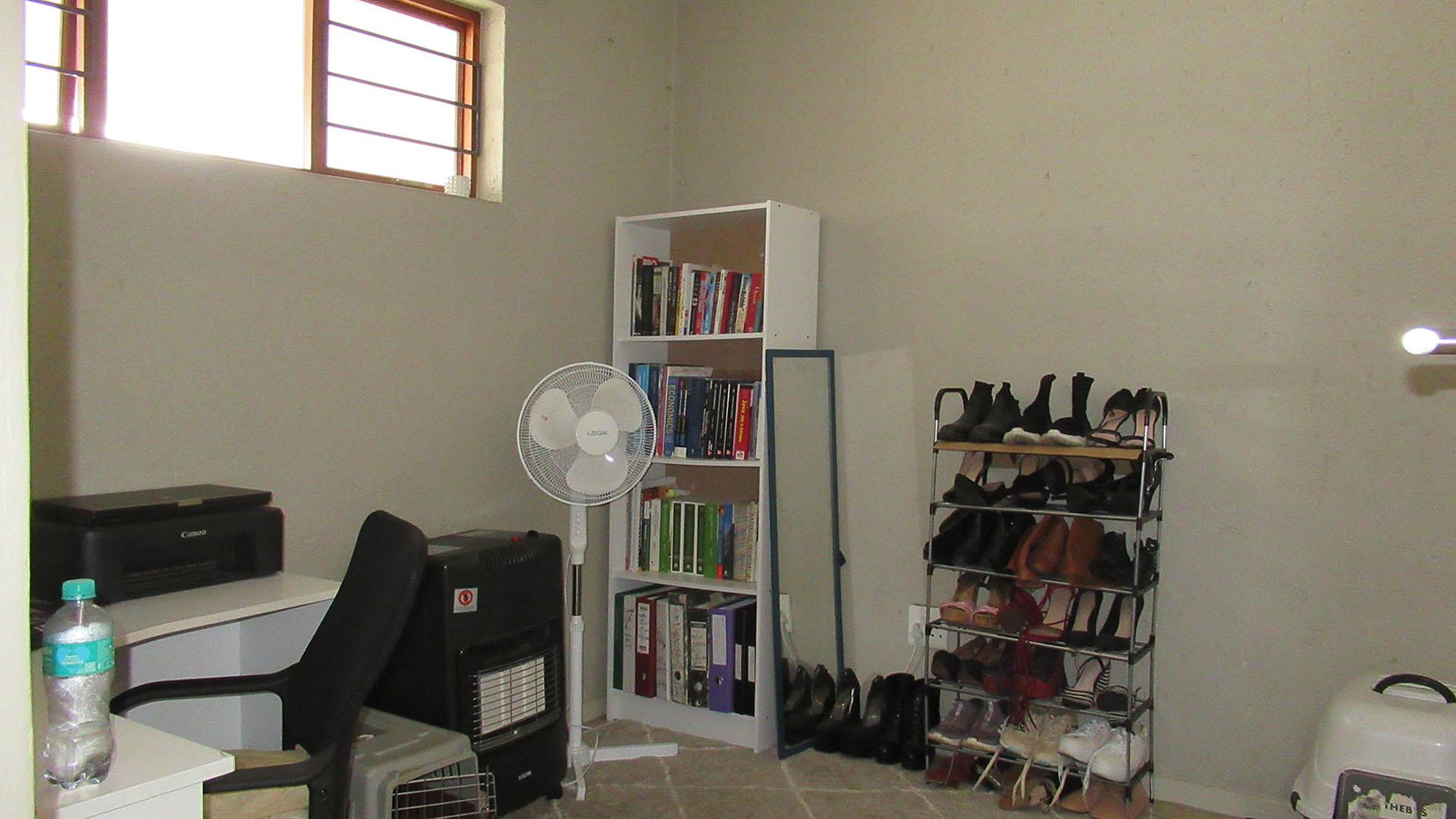 Bed Room 1 - 11 square meters of property in Ferndale - JHB