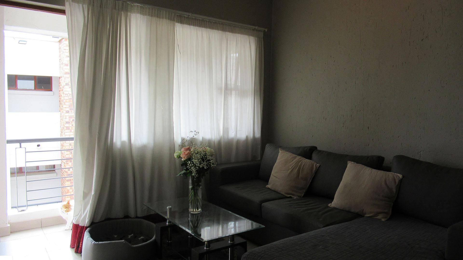 Lounges - 12 square meters of property in Ferndale - JHB