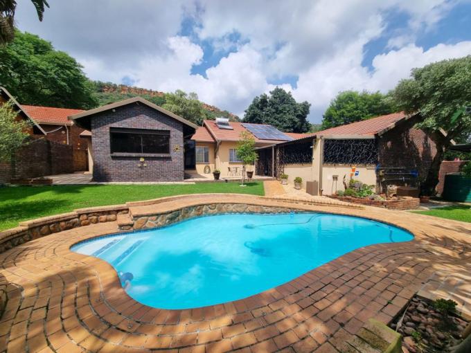 4 Bedroom House for Sale For Sale in Safarituine - MR671039