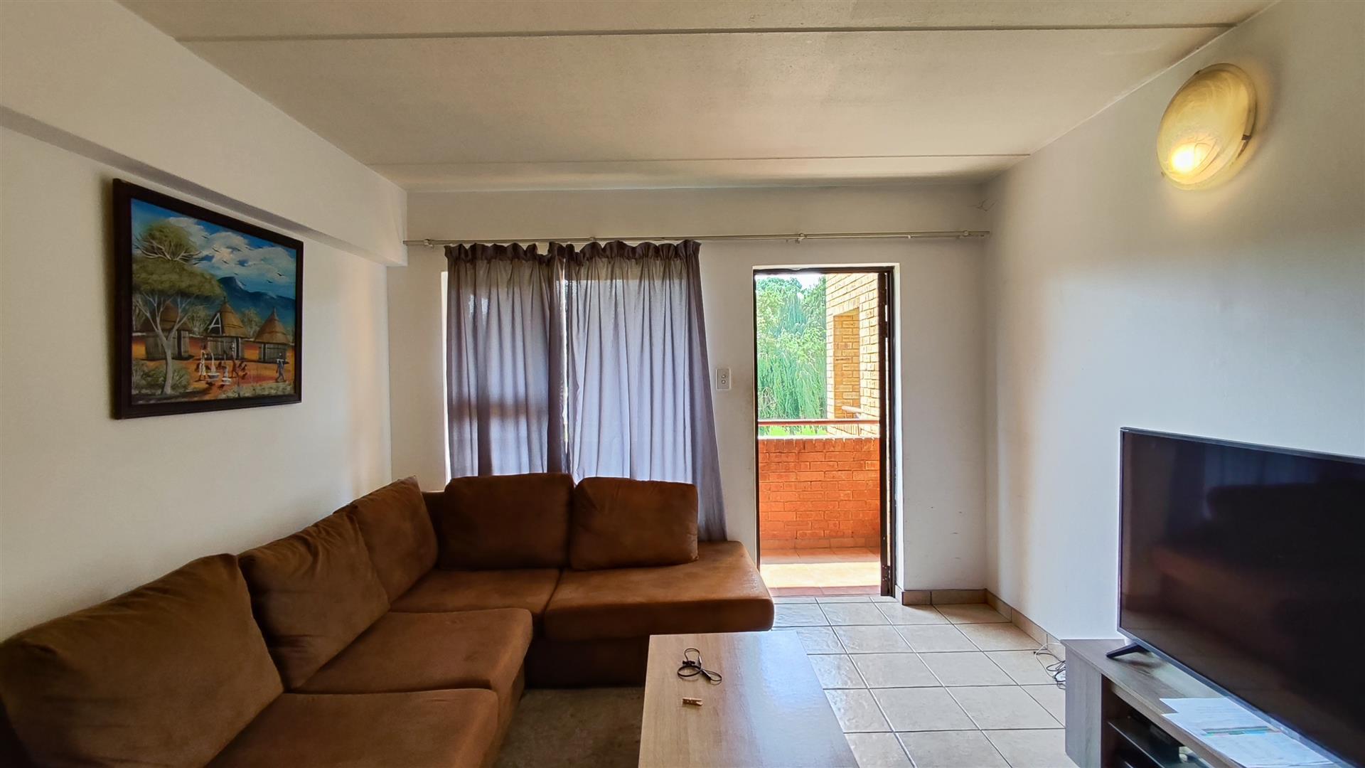 Lounges - 15 square meters of property in Castleview