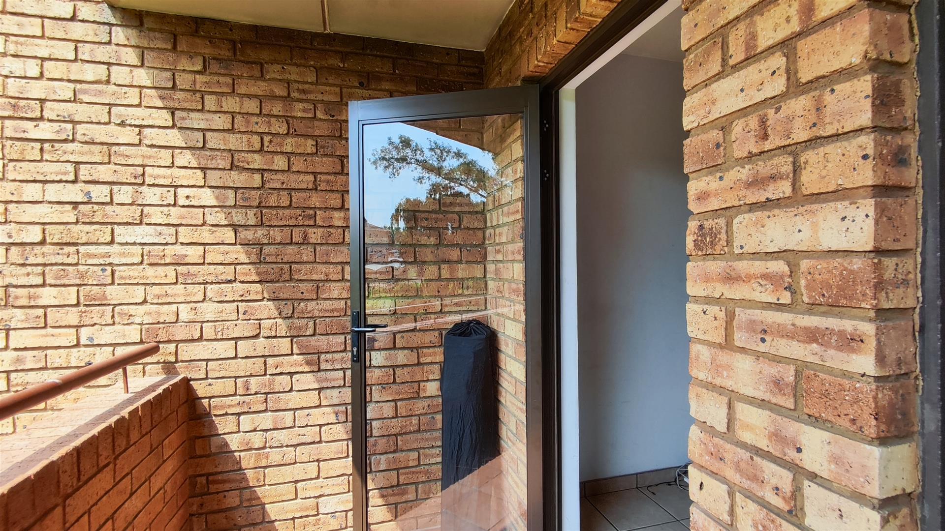 Balcony - 5 square meters of property in Castleview