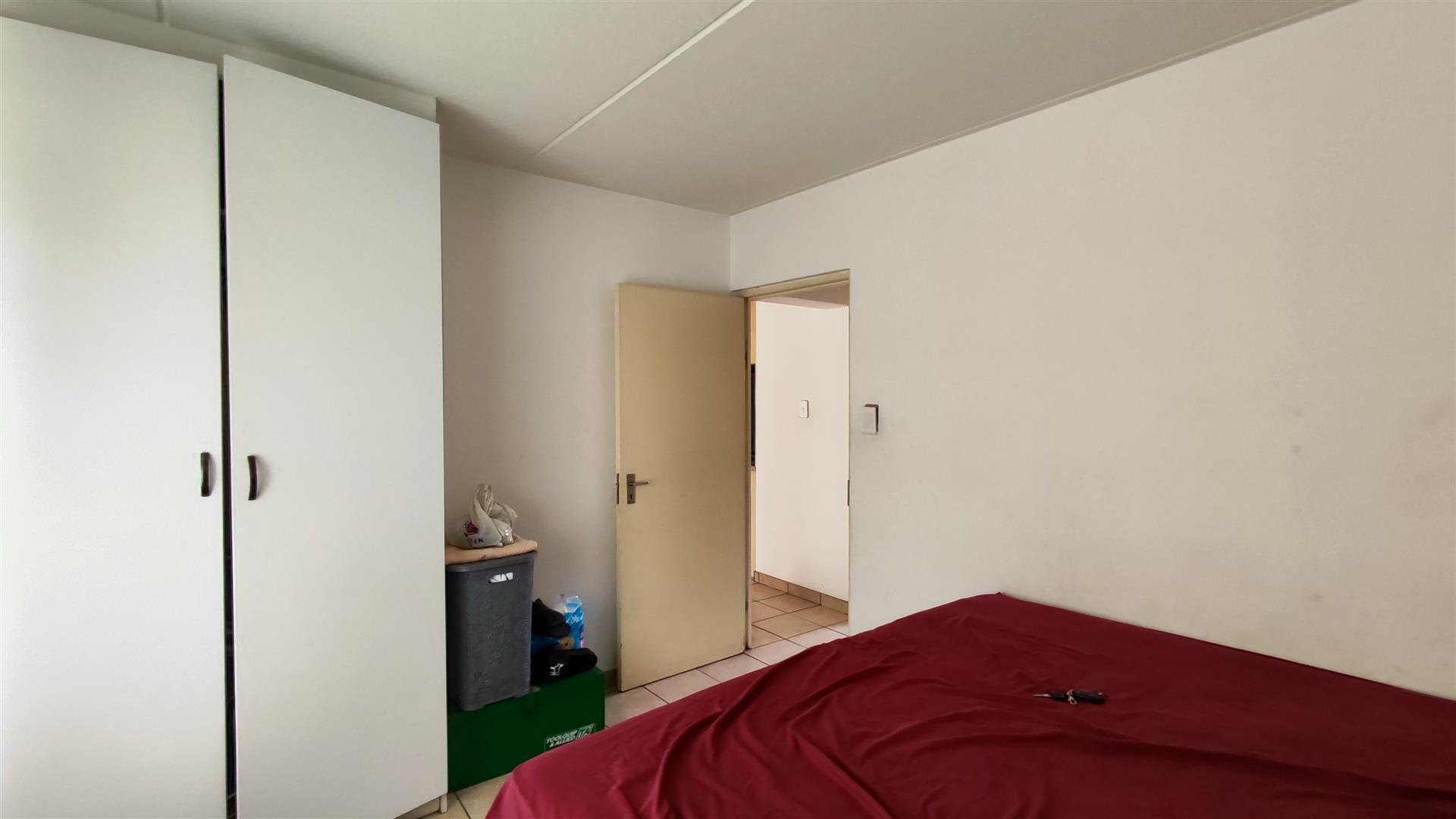 Bed Room 1 - 11 square meters of property in Castleview