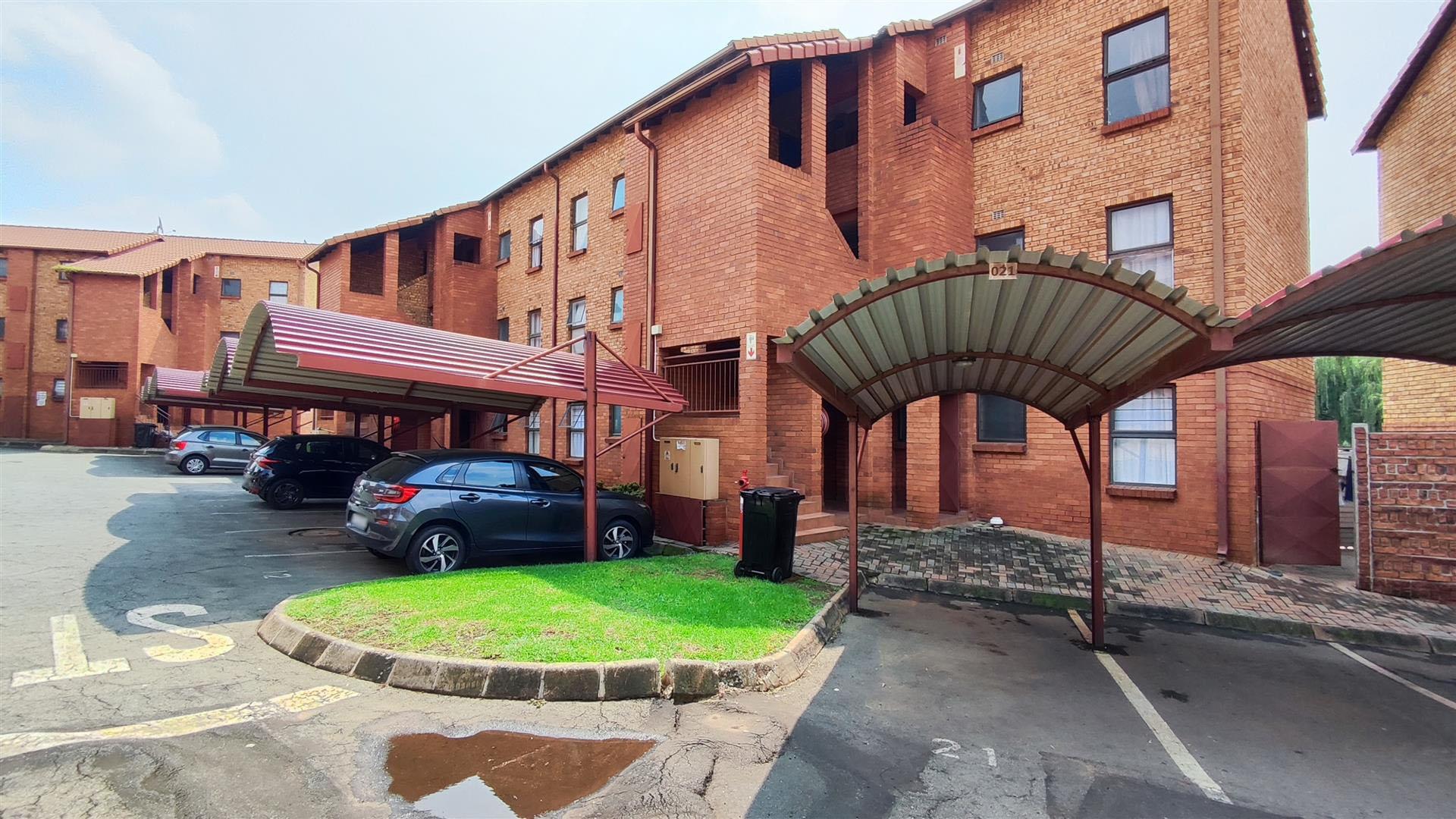 Front View of property in Castleview