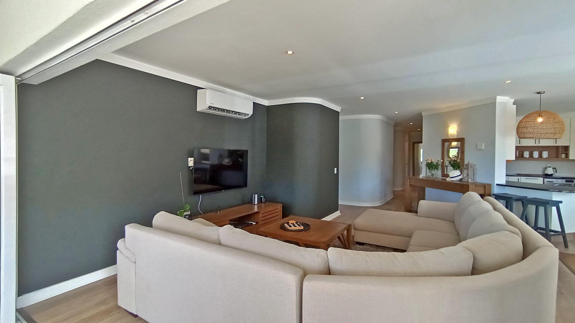 Lounges - 23 square meters of property in Simbithi Eco Estate