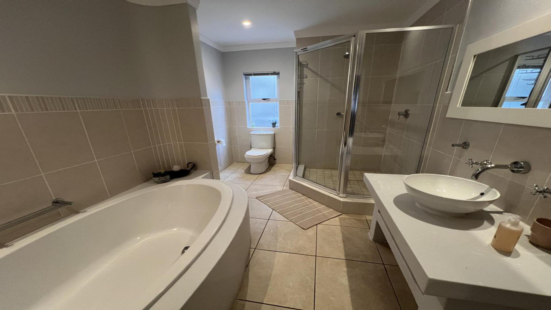 Bathroom 1 - 13 square meters of property in Simbithi Eco Estate