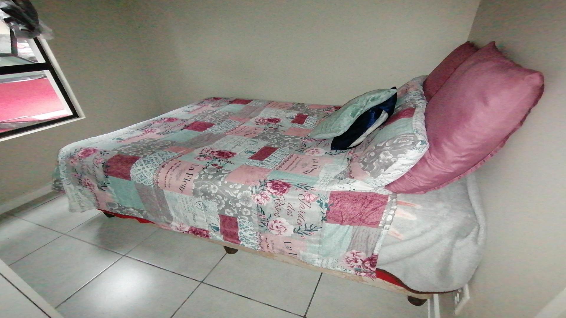 Bed Room 1 of property in Grand Central