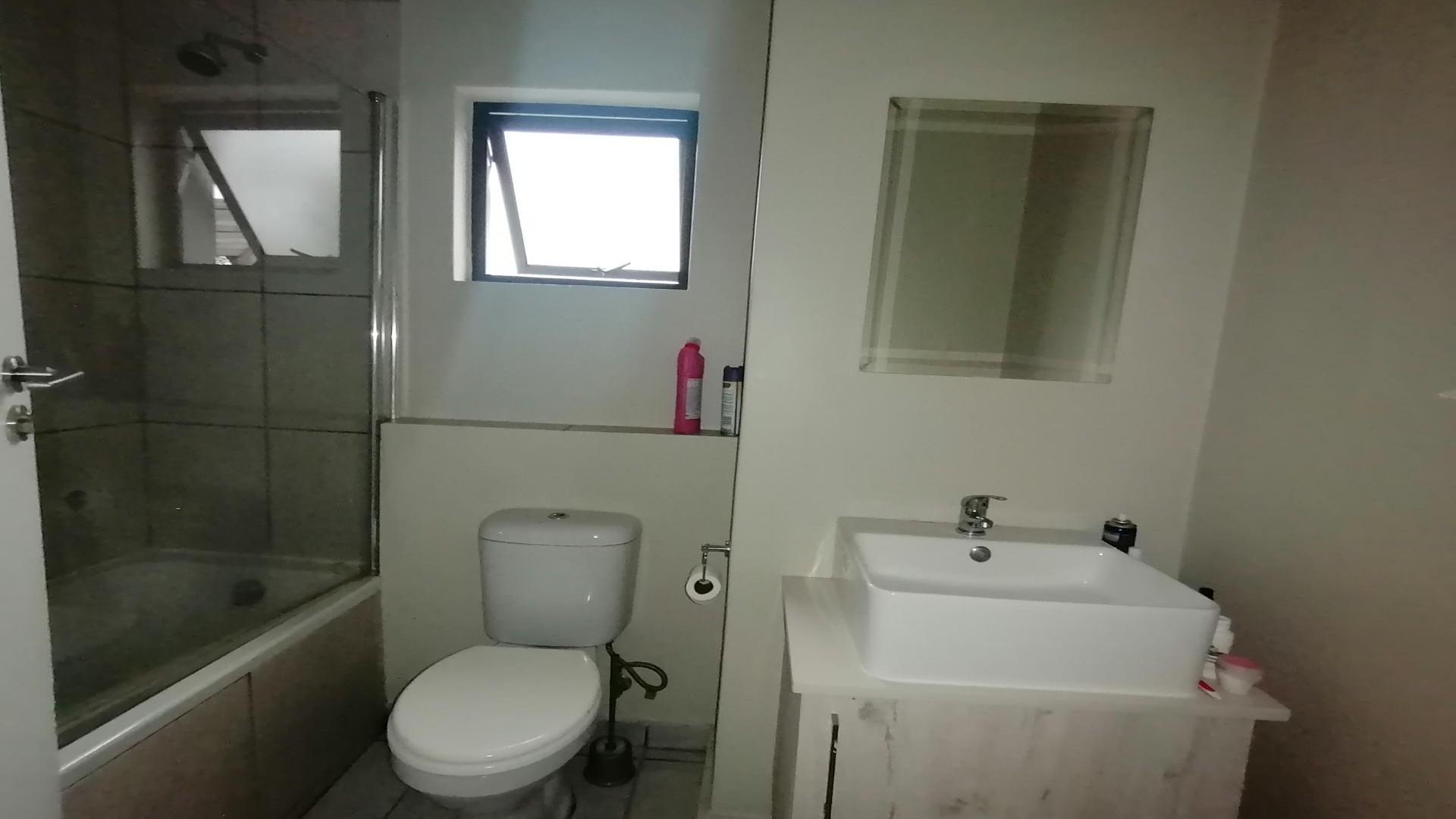 Bathroom 1 of property in Grand Central