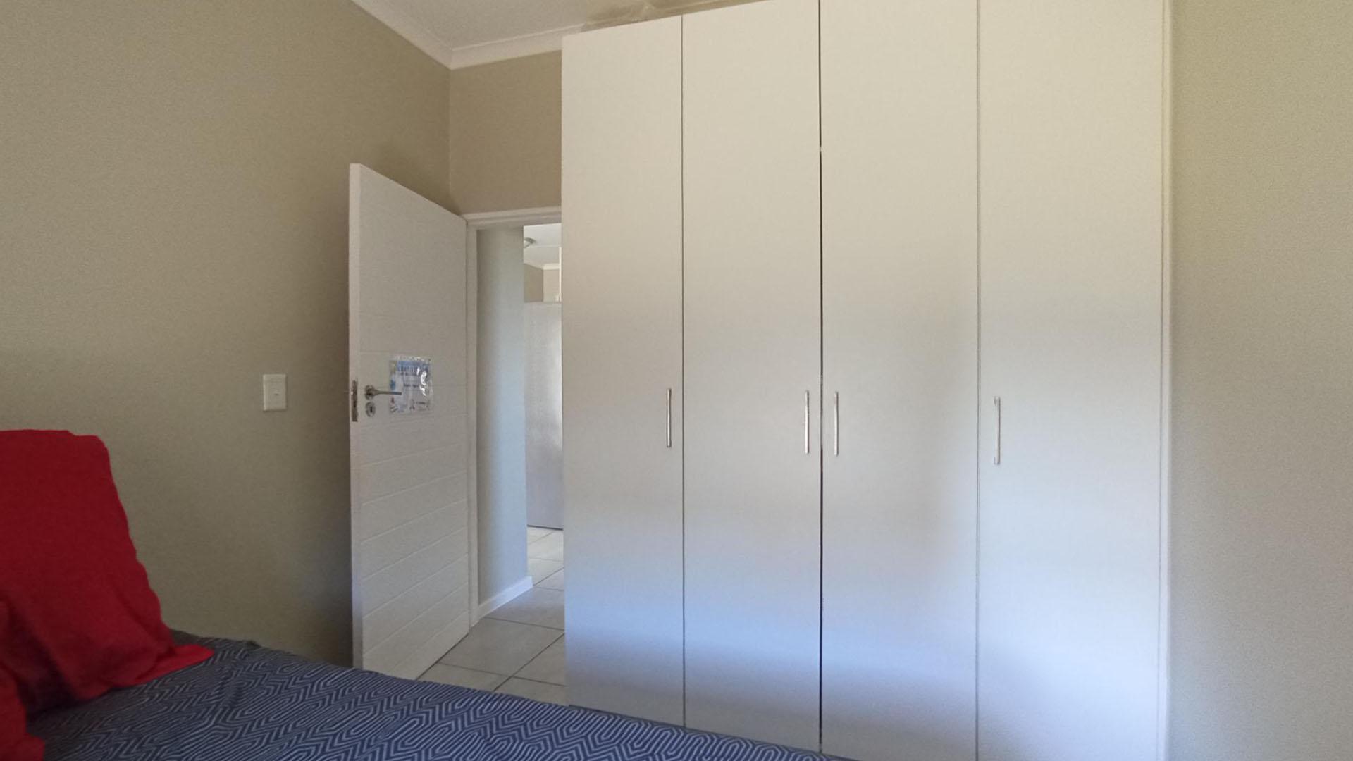 Bed Room 1 - 11 square meters of property in Grand Central