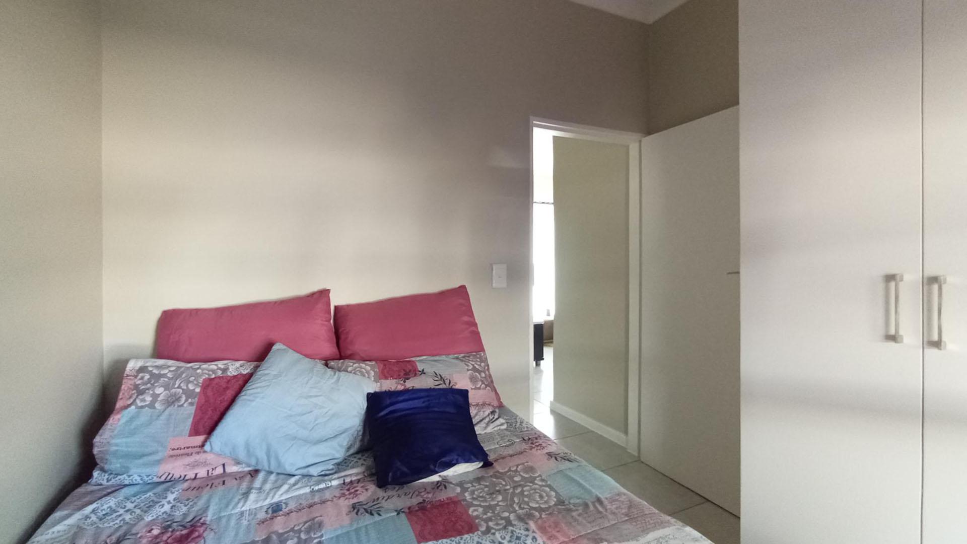 Bed Room 2 - 11 square meters of property in Grand Central