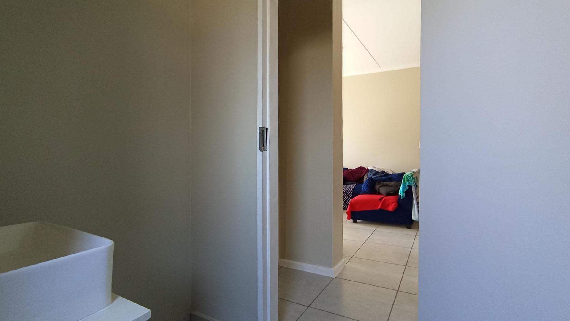 Bathroom 1 - 5 square meters of property in Grand Central