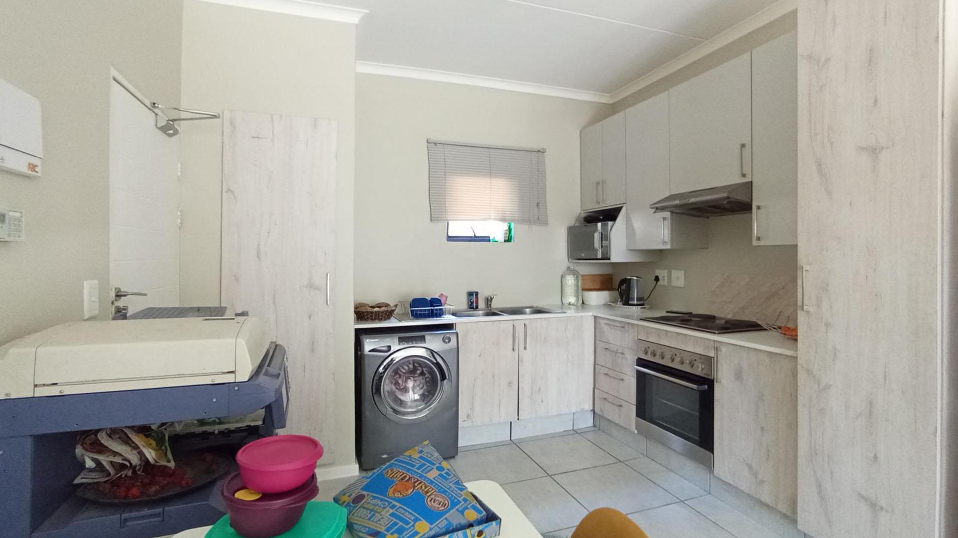 Kitchen - 12 square meters of property in Grand Central