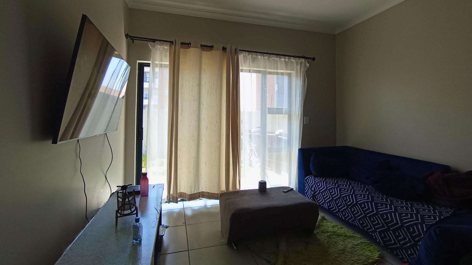 Lounges - 17 square meters of property in Grand Central