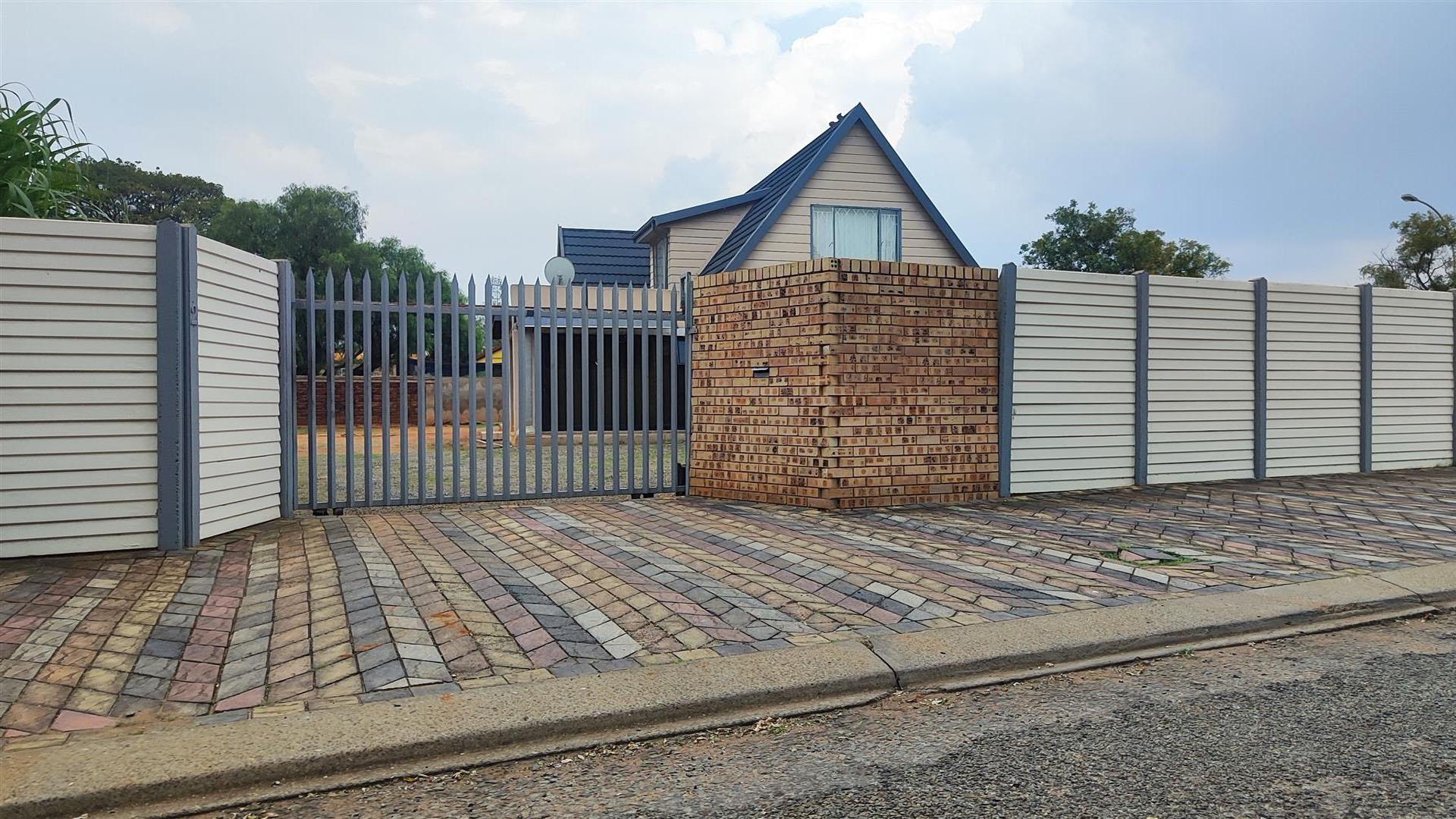 Front View of property in Crystal Park