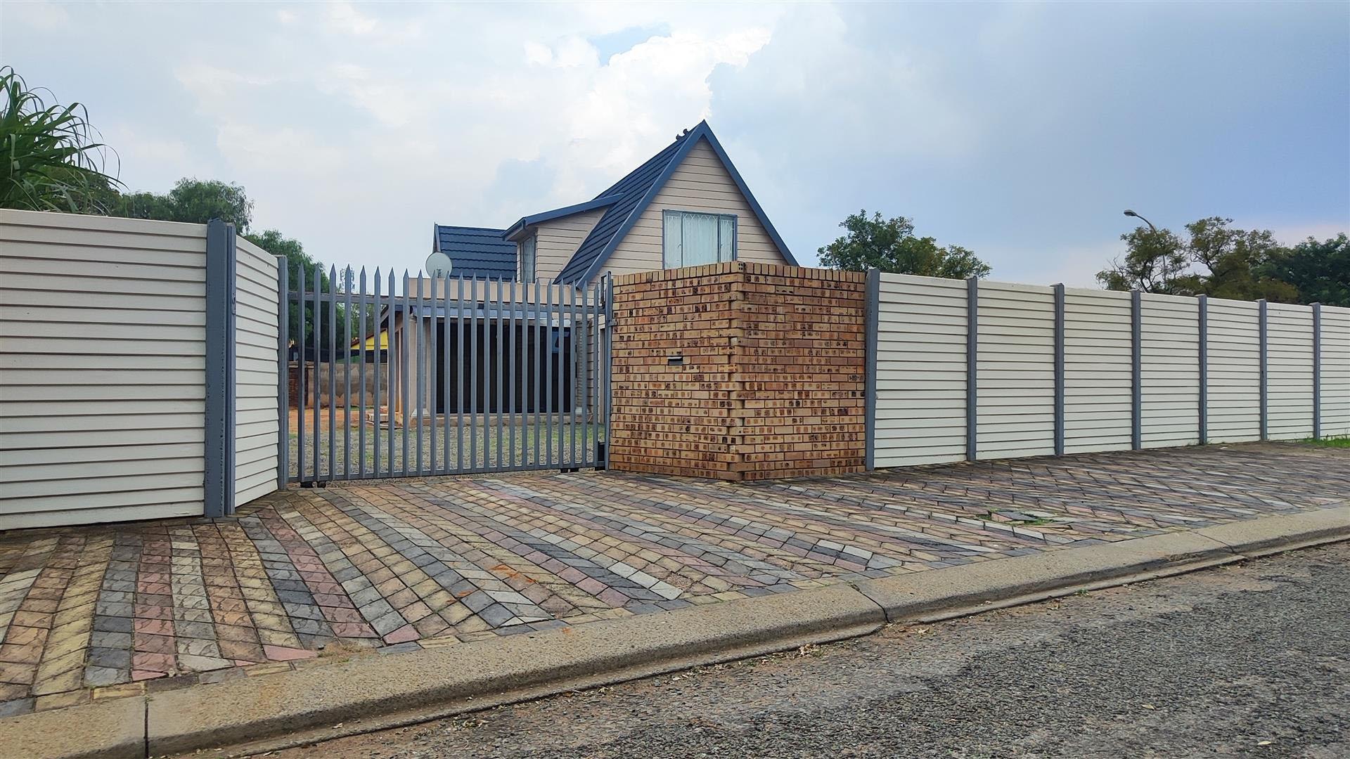 Front View of property in Crystal Park