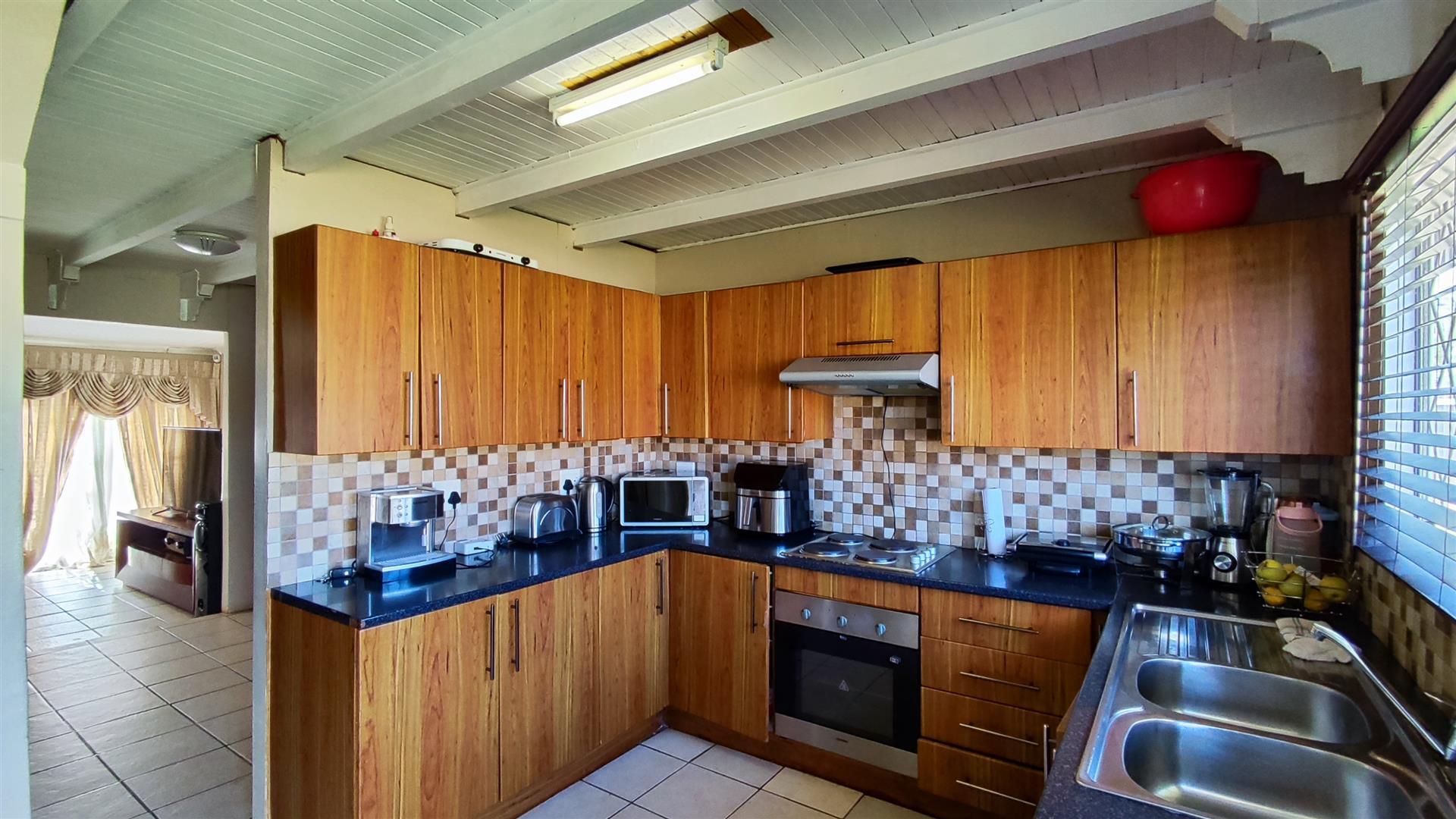Kitchen - 13 square meters of property in Crystal Park