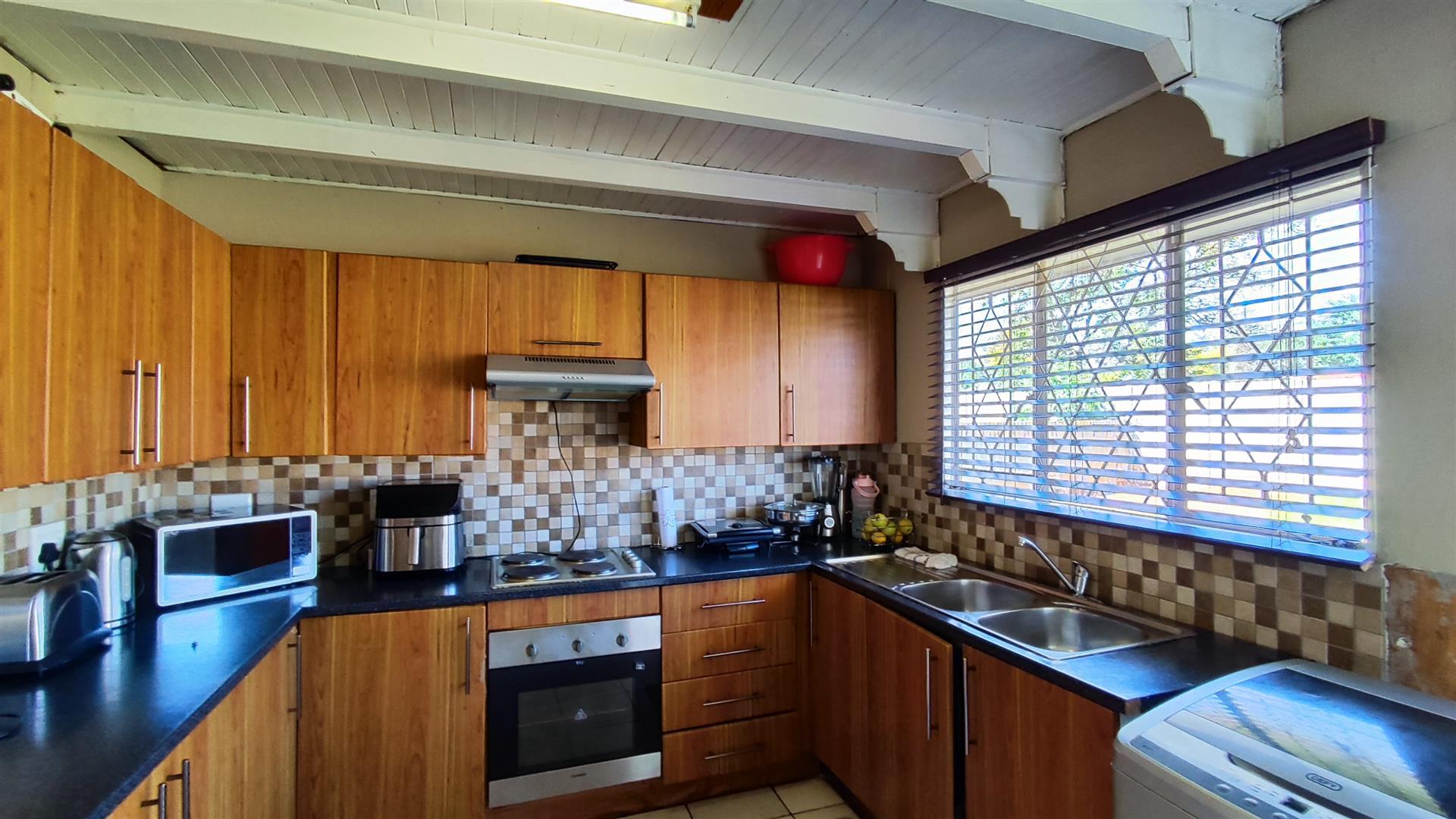 Kitchen - 13 square meters of property in Crystal Park