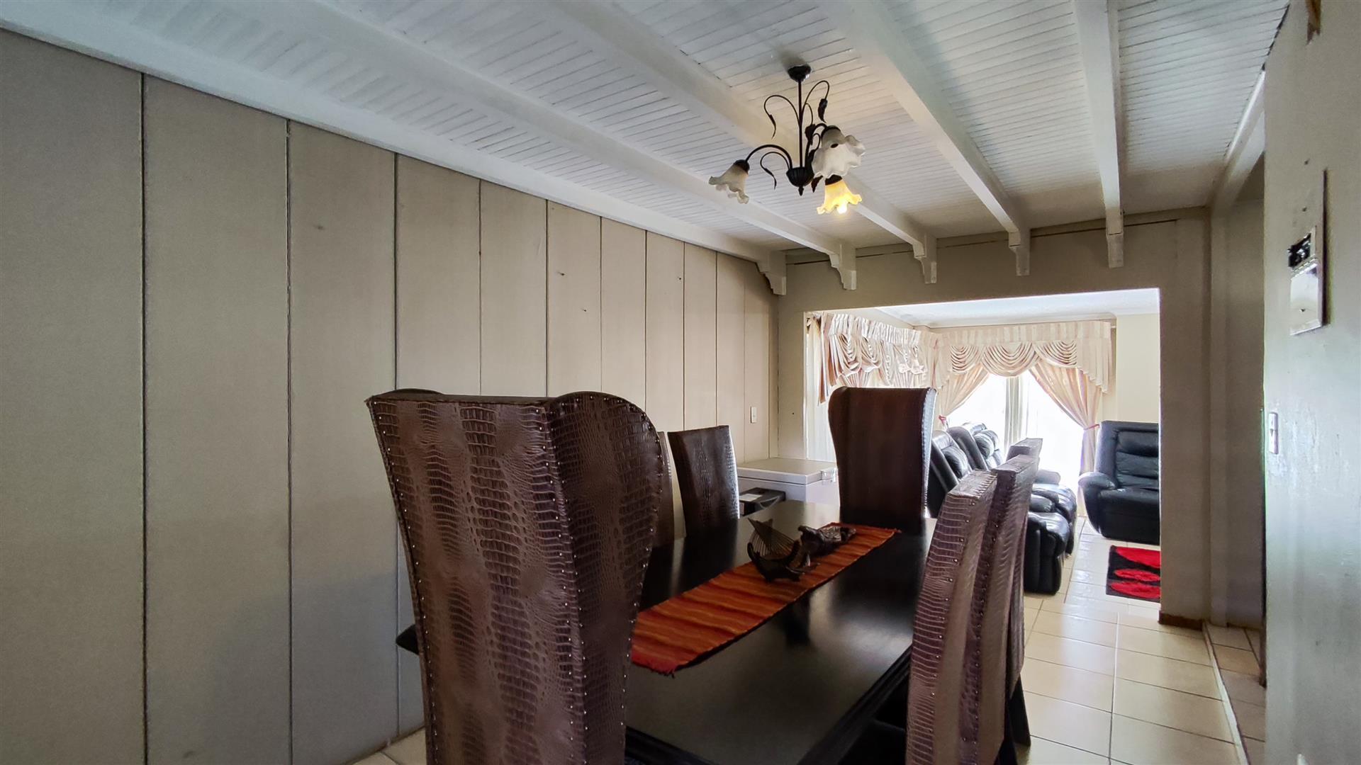 Dining Room - 18 square meters of property in Crystal Park