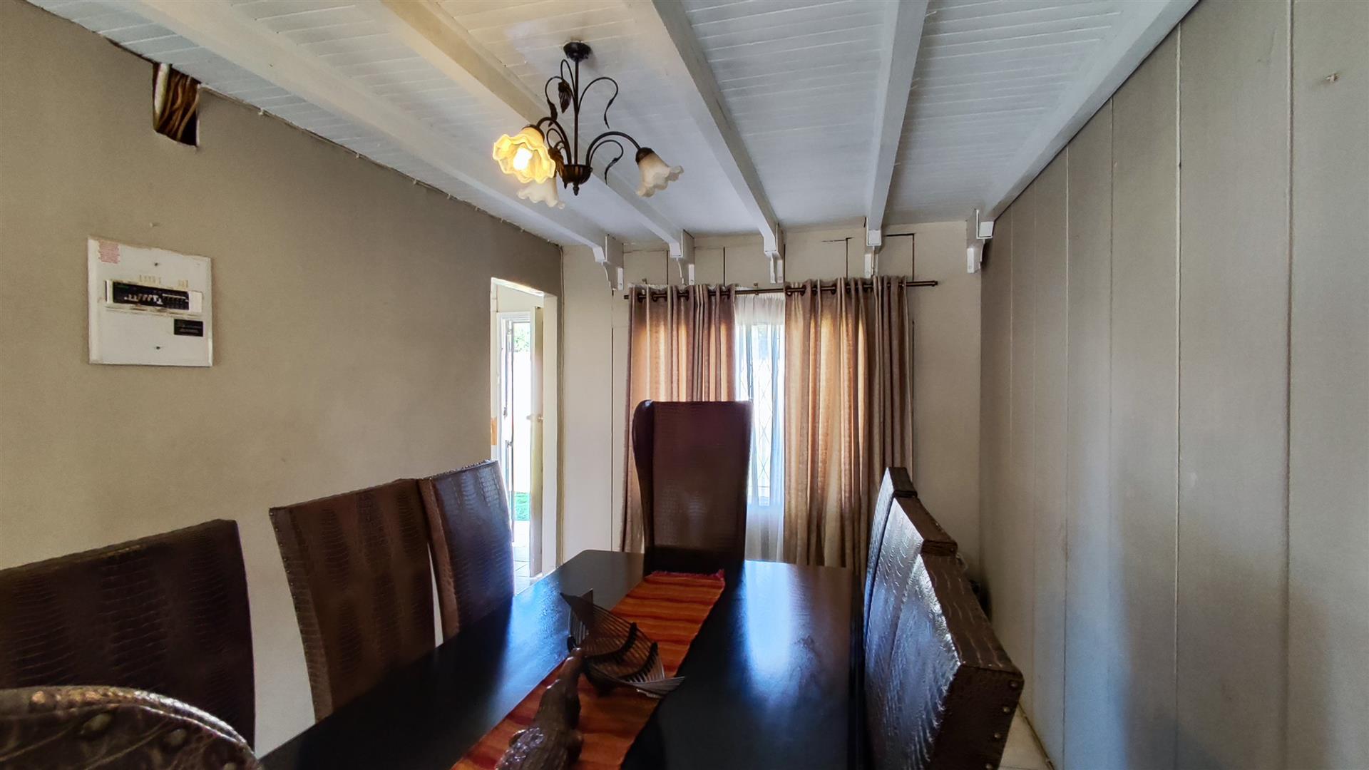 Dining Room - 18 square meters of property in Crystal Park