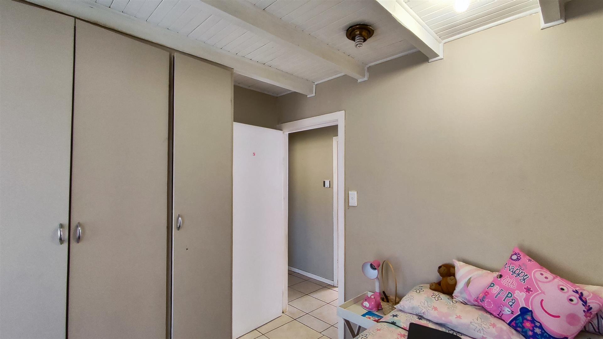 Bed Room 2 - 11 square meters of property in Crystal Park