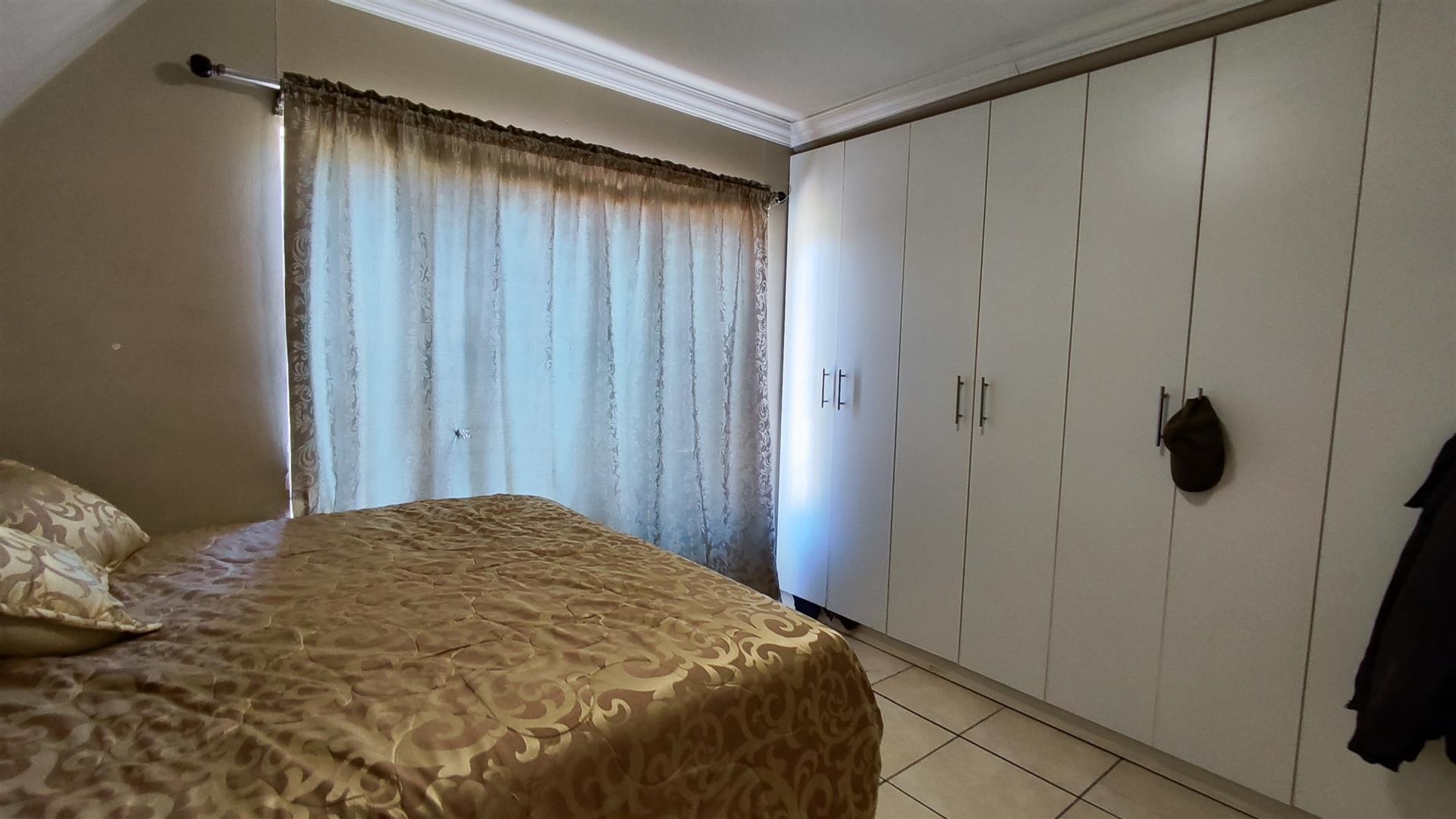 Bed Room 3 - 13 square meters of property in Crystal Park