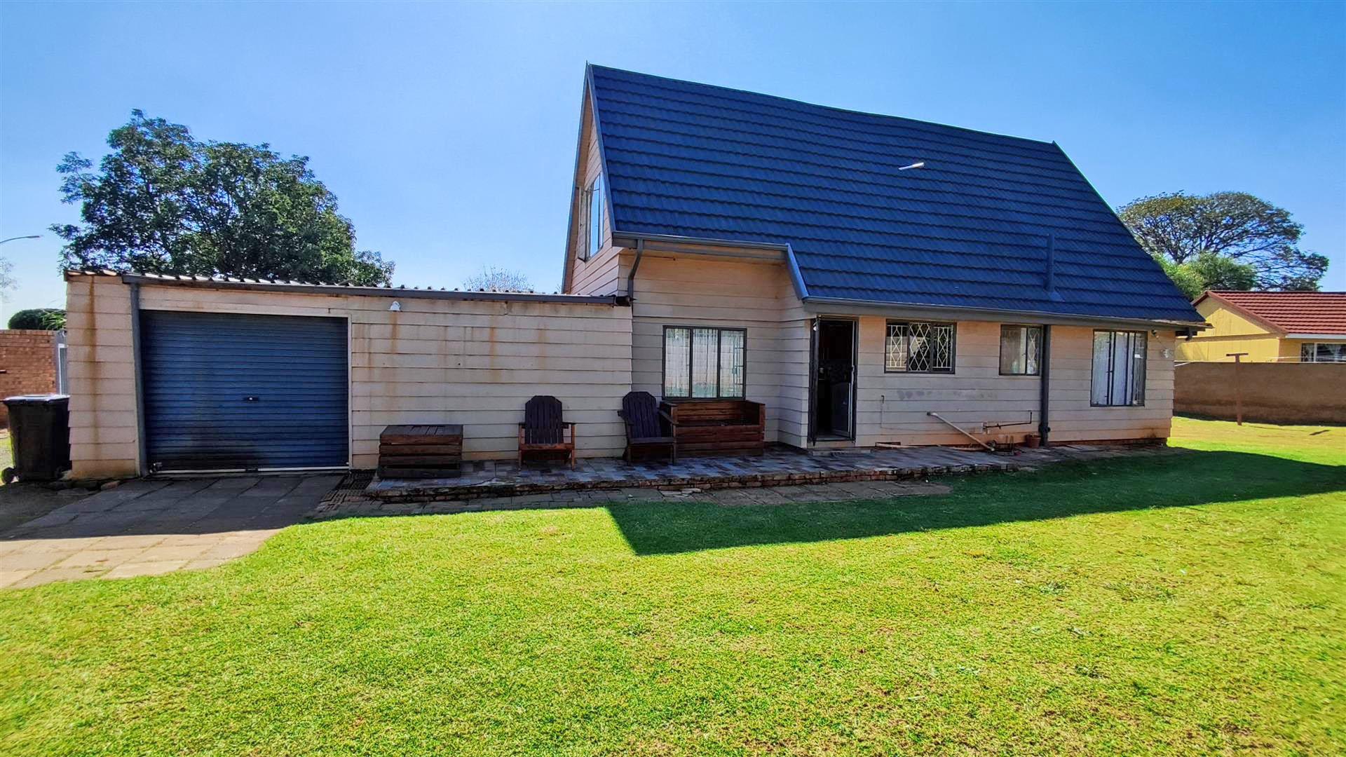 Front View of property in Crystal Park