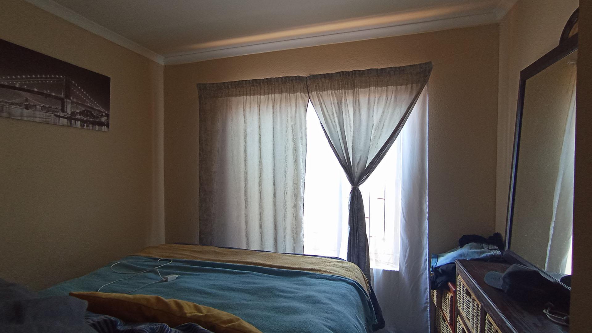 Bed Room 1 - 9 square meters of property in Soshanguve East
