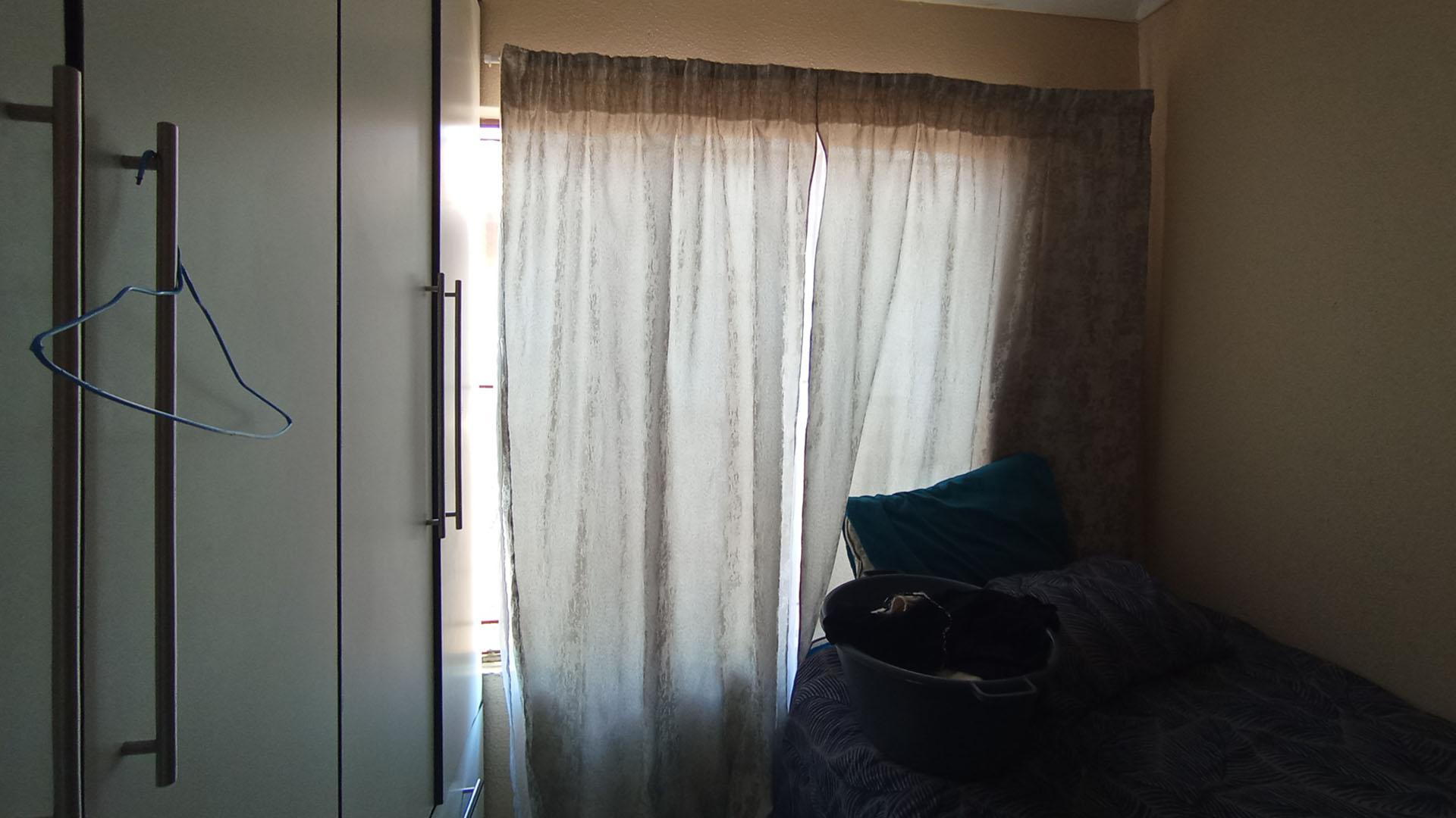 Bed Room 2 - 8 square meters of property in Soshanguve East