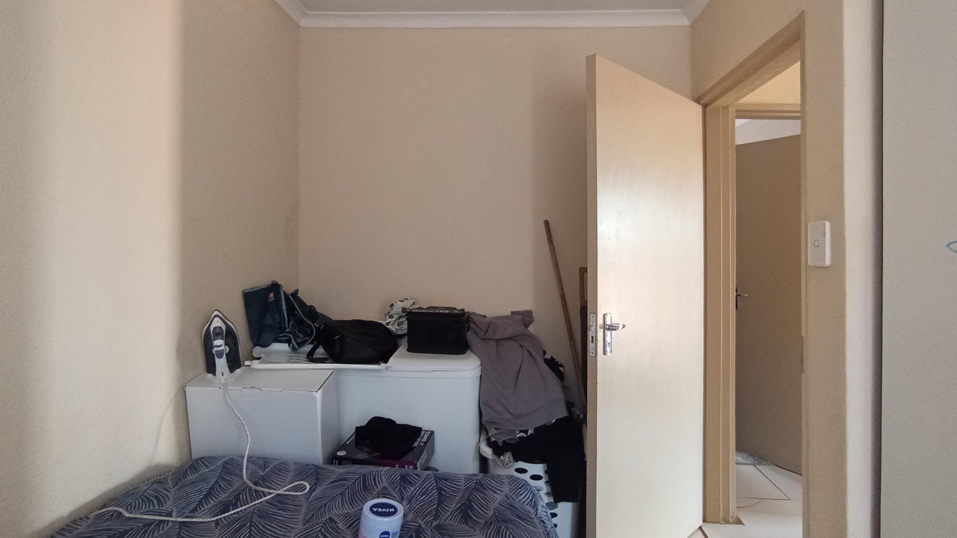 Bed Room 2 - 8 square meters of property in Soshanguve East