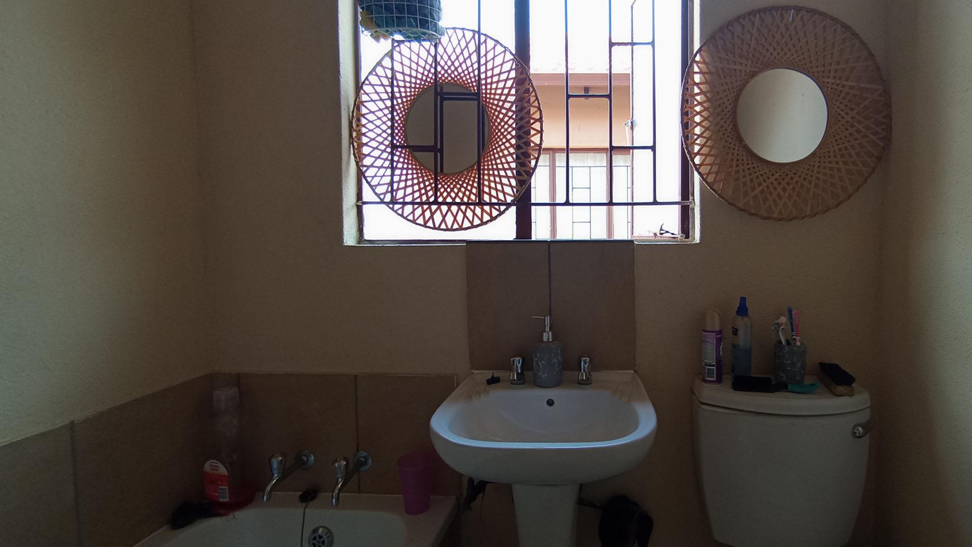 Bathroom 1 - 4 square meters of property in Soshanguve East