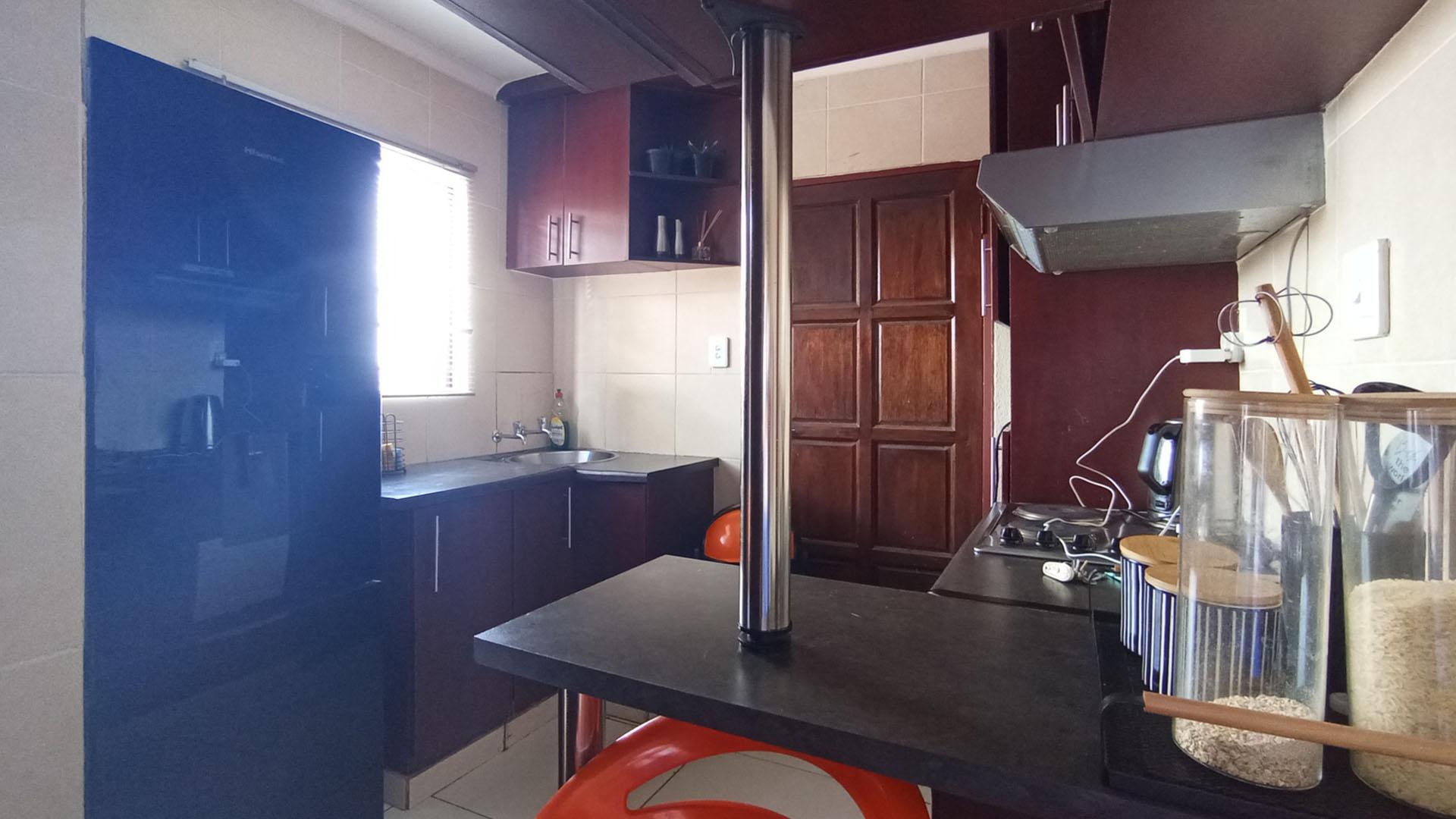 Kitchen - 6 square meters of property in Soshanguve East