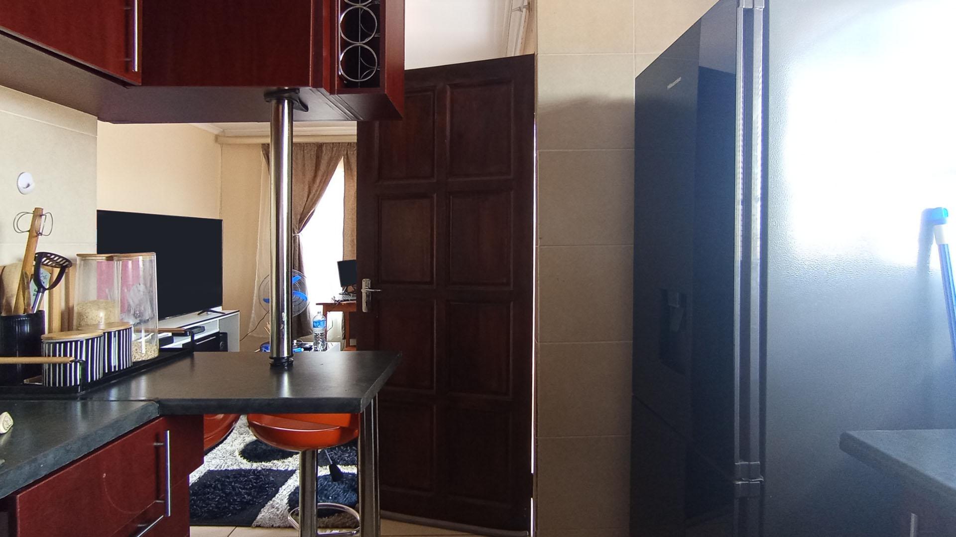 Kitchen - 6 square meters of property in Soshanguve East