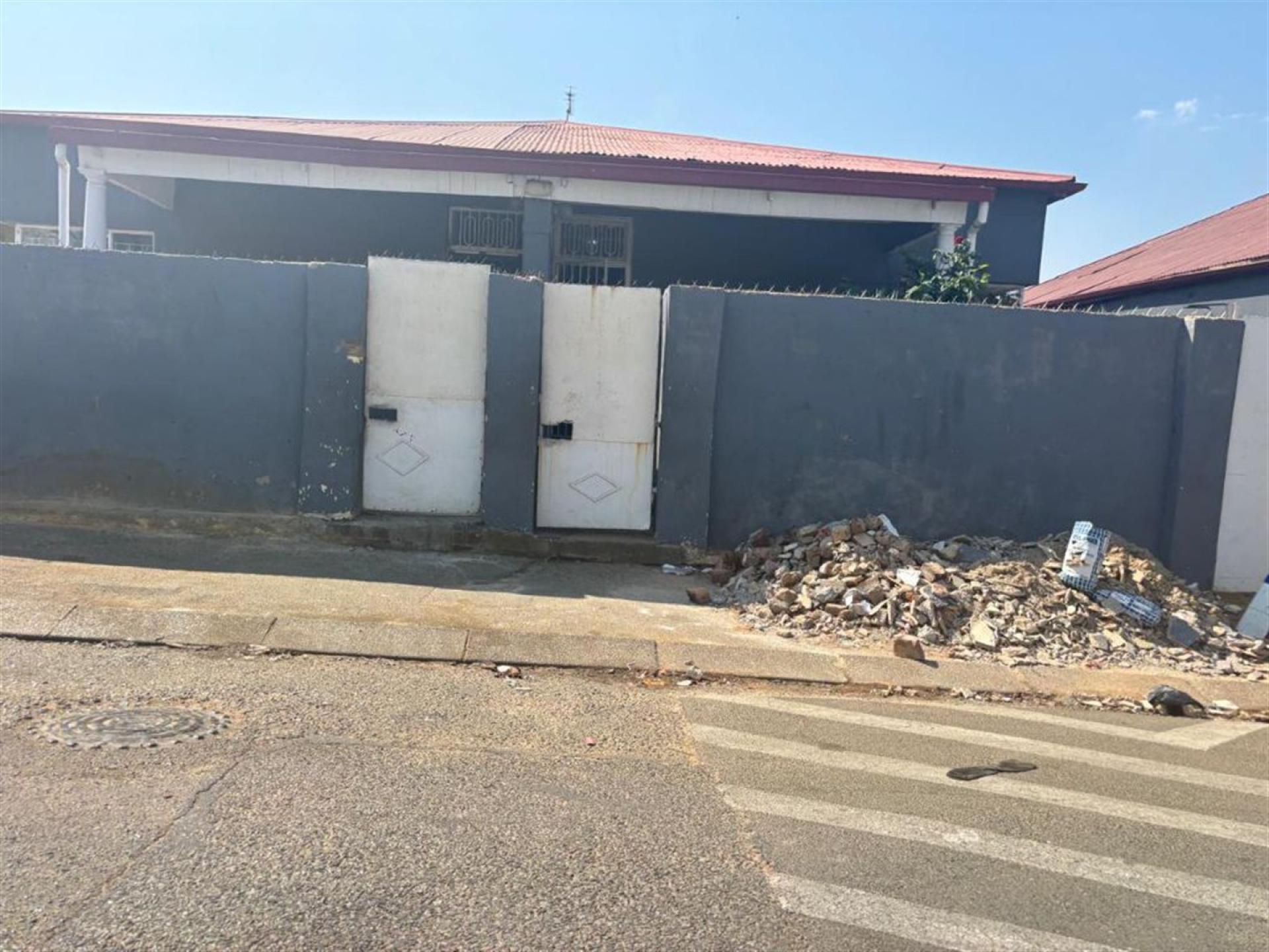 Front View of property in Johannesburg Central