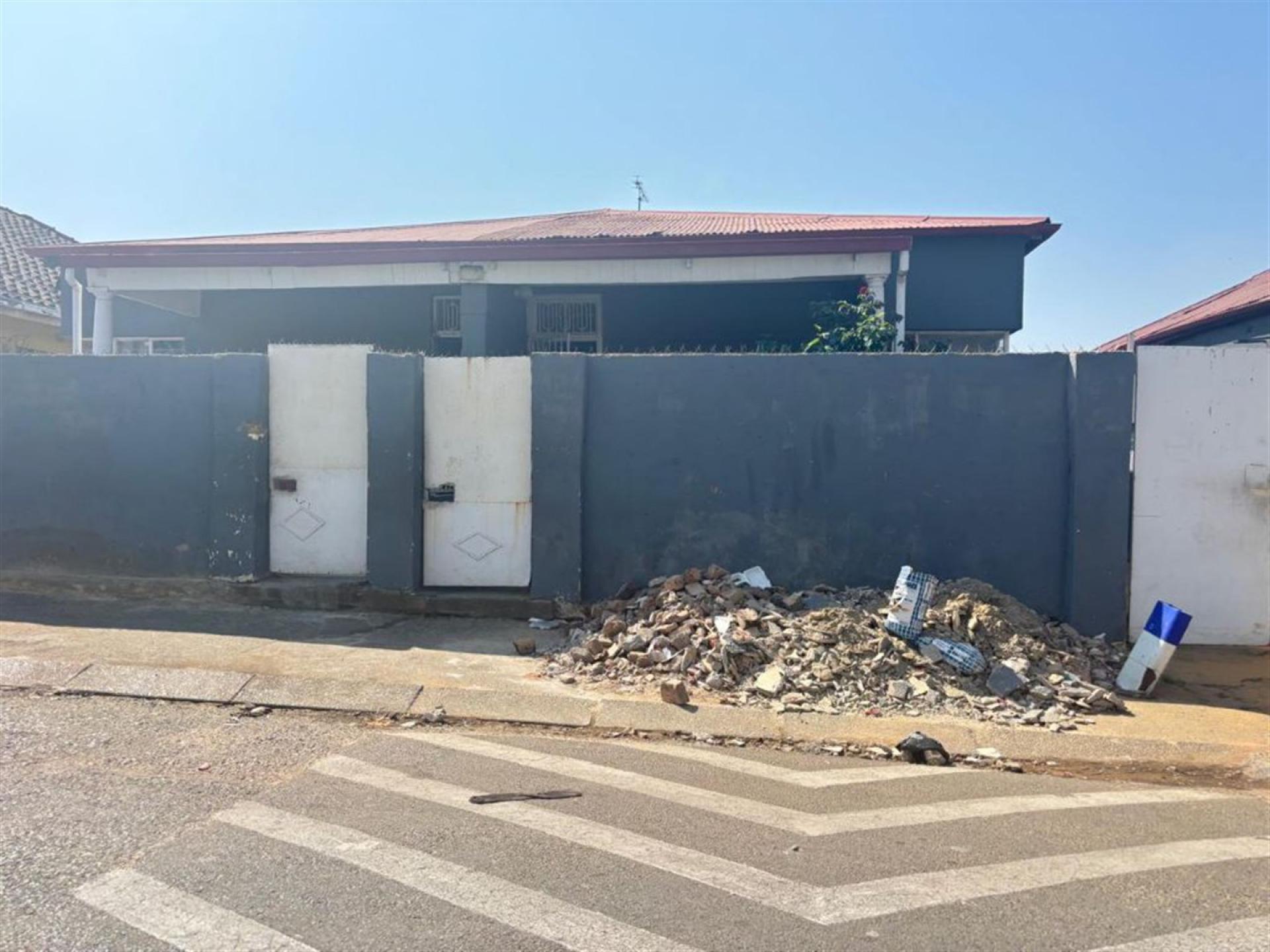 Front View of property in Johannesburg Central