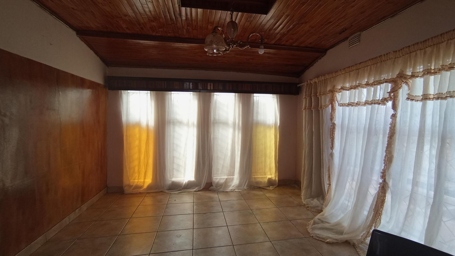 Lounges - 20 square meters of property in Ga-Rankuwa