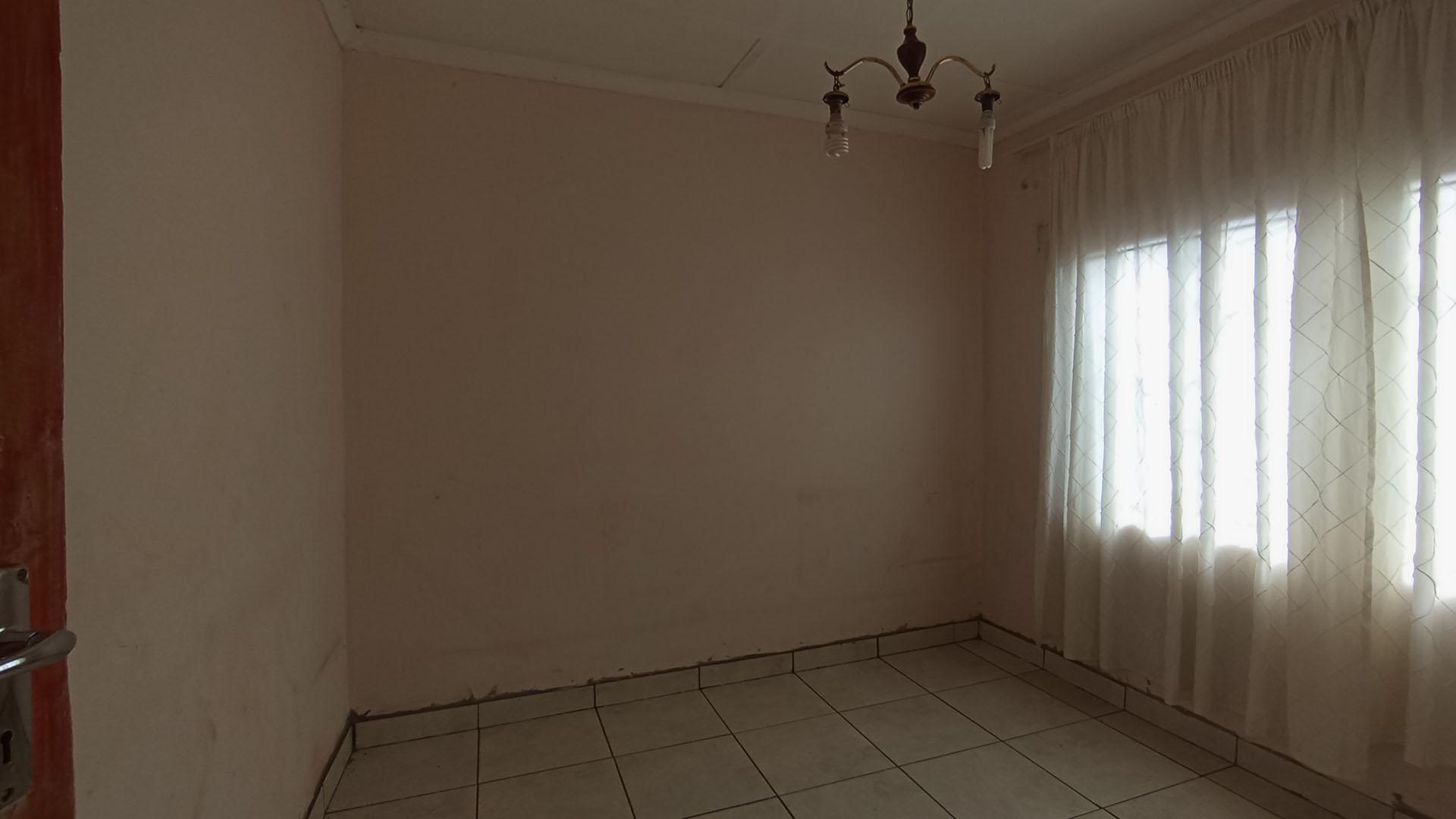 Bed Room 1 - 10 square meters of property in Ga-Rankuwa