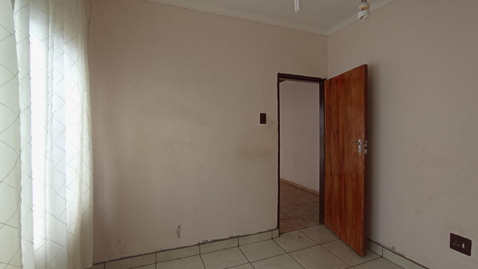 Bed Room 1 - 10 square meters of property in Ga-Rankuwa