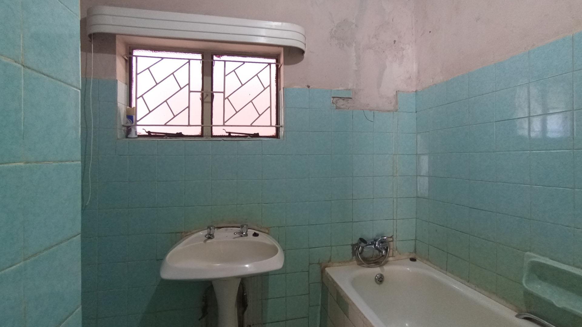 Bathroom 1 - 7 square meters of property in Ga-Rankuwa