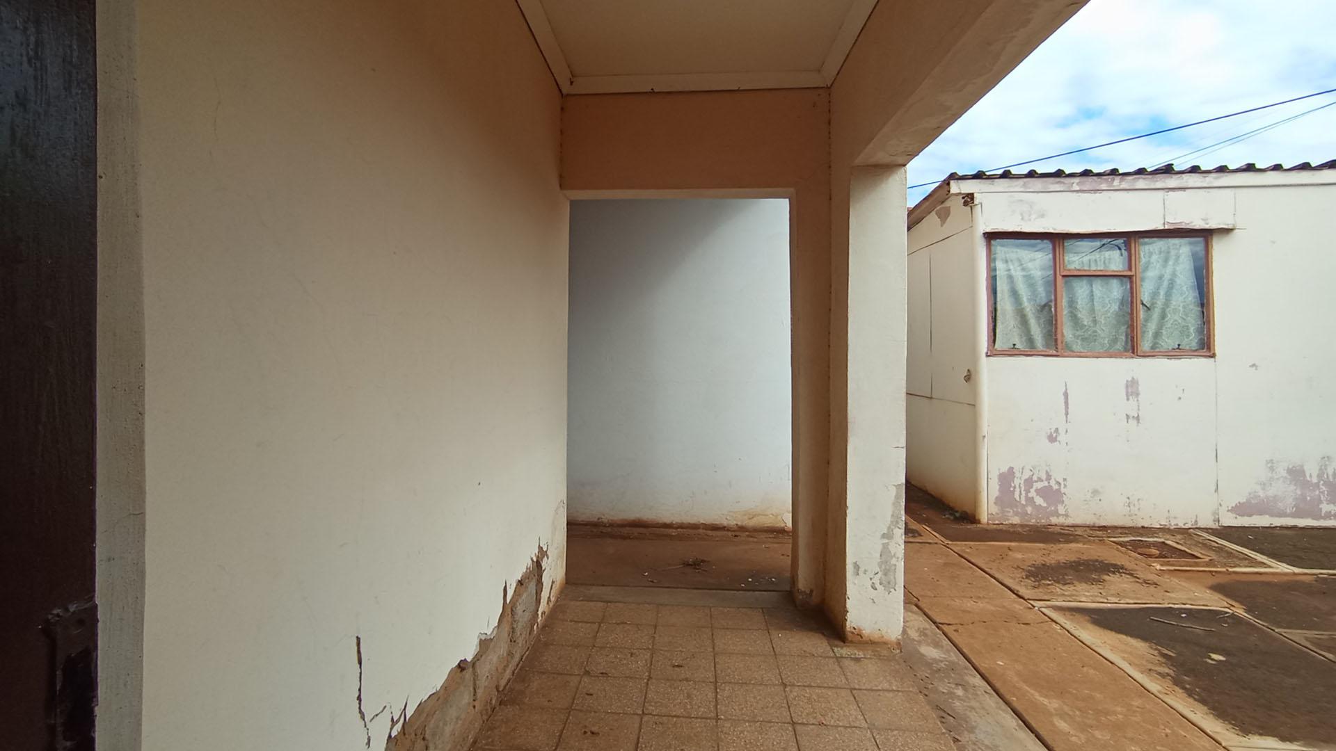 Patio - 11 square meters of property in Ga-Rankuwa