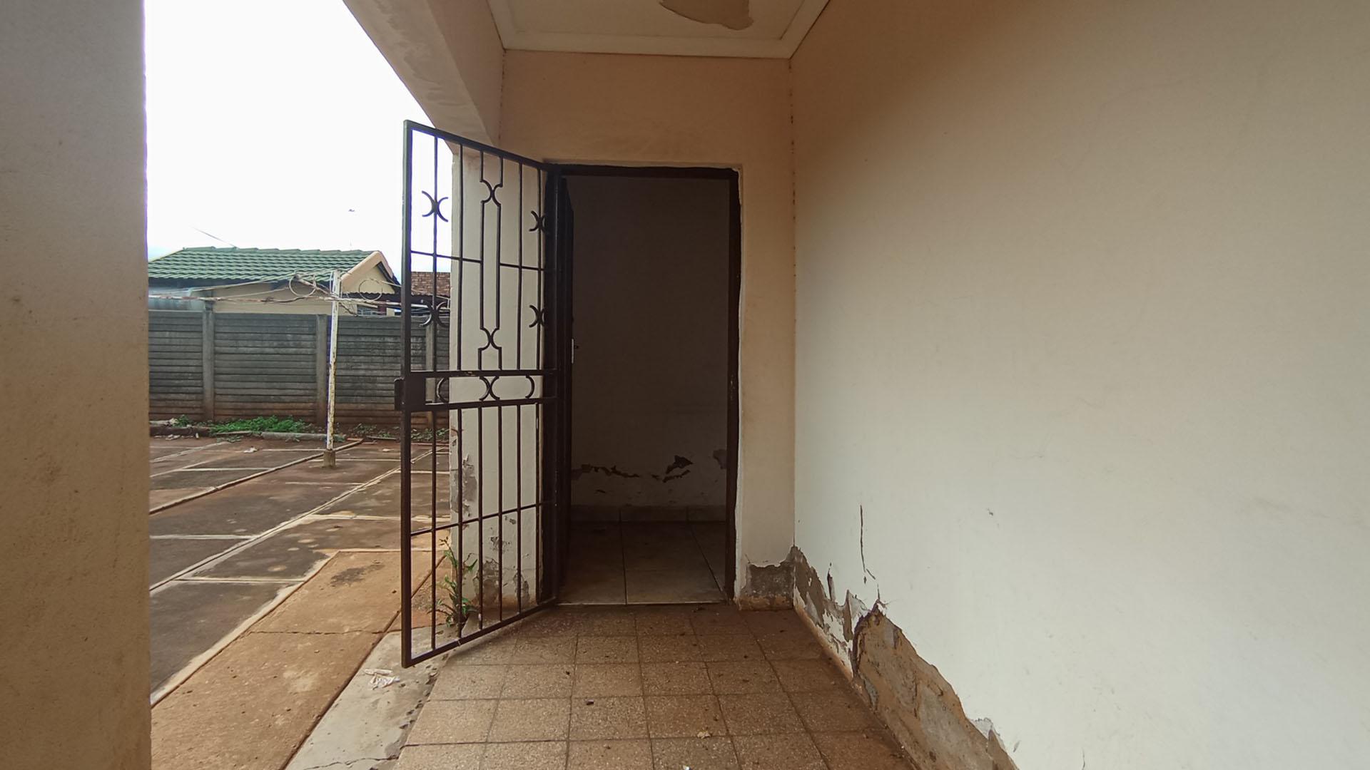 Patio - 11 square meters of property in Ga-Rankuwa