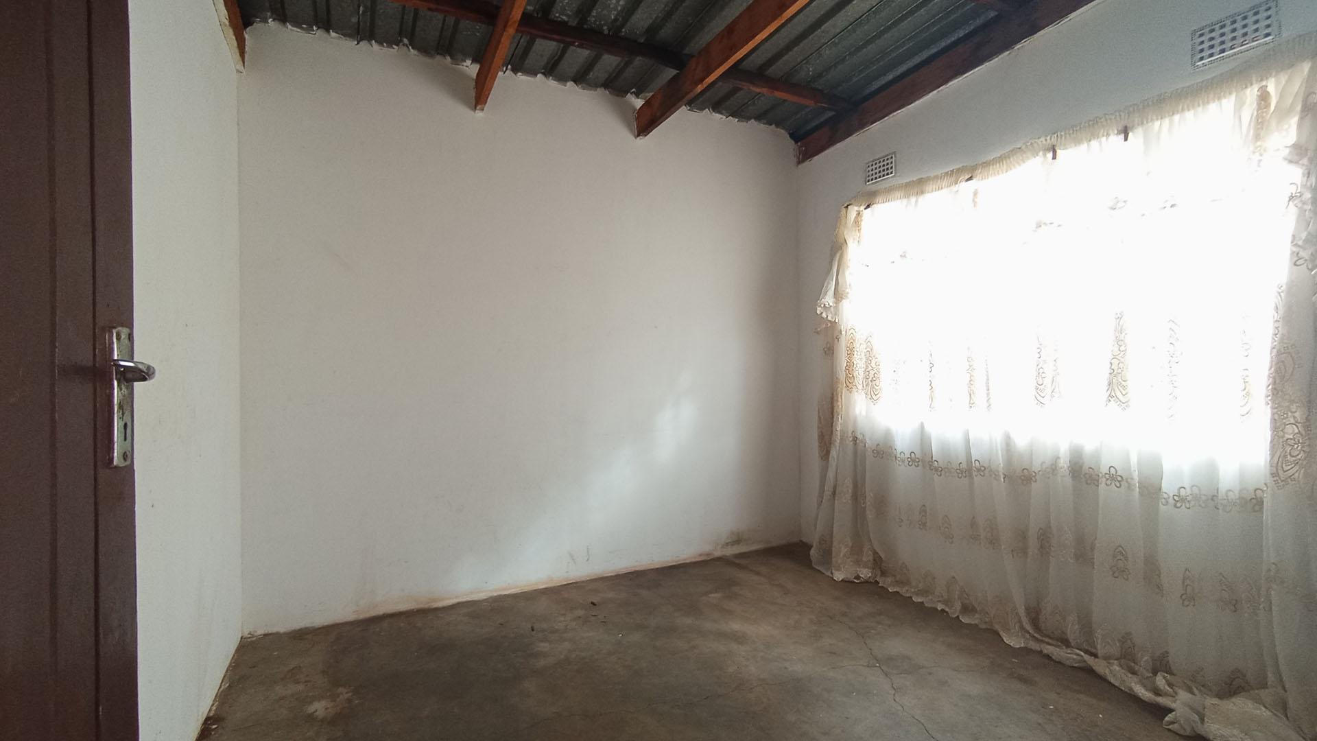 Rooms - 14 square meters of property in Ga-Rankuwa