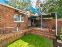  of property in Die Hoewes