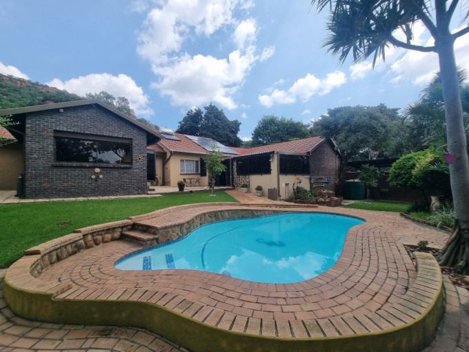 4 Bedroom House for Sale For Sale in Safarituine - MR671201