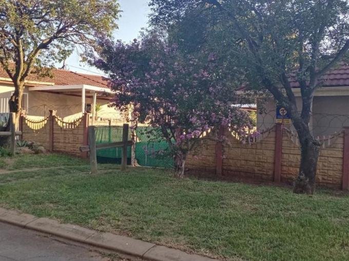 3 Bedroom House for Sale For Sale in Rensburg - MR671227