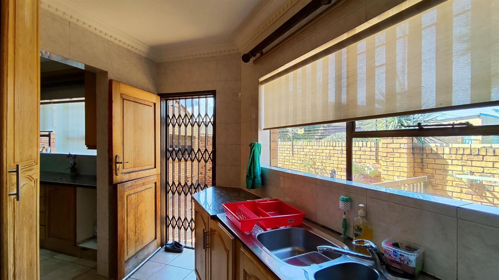 Scullery - 10 square meters of property in Meyersdal