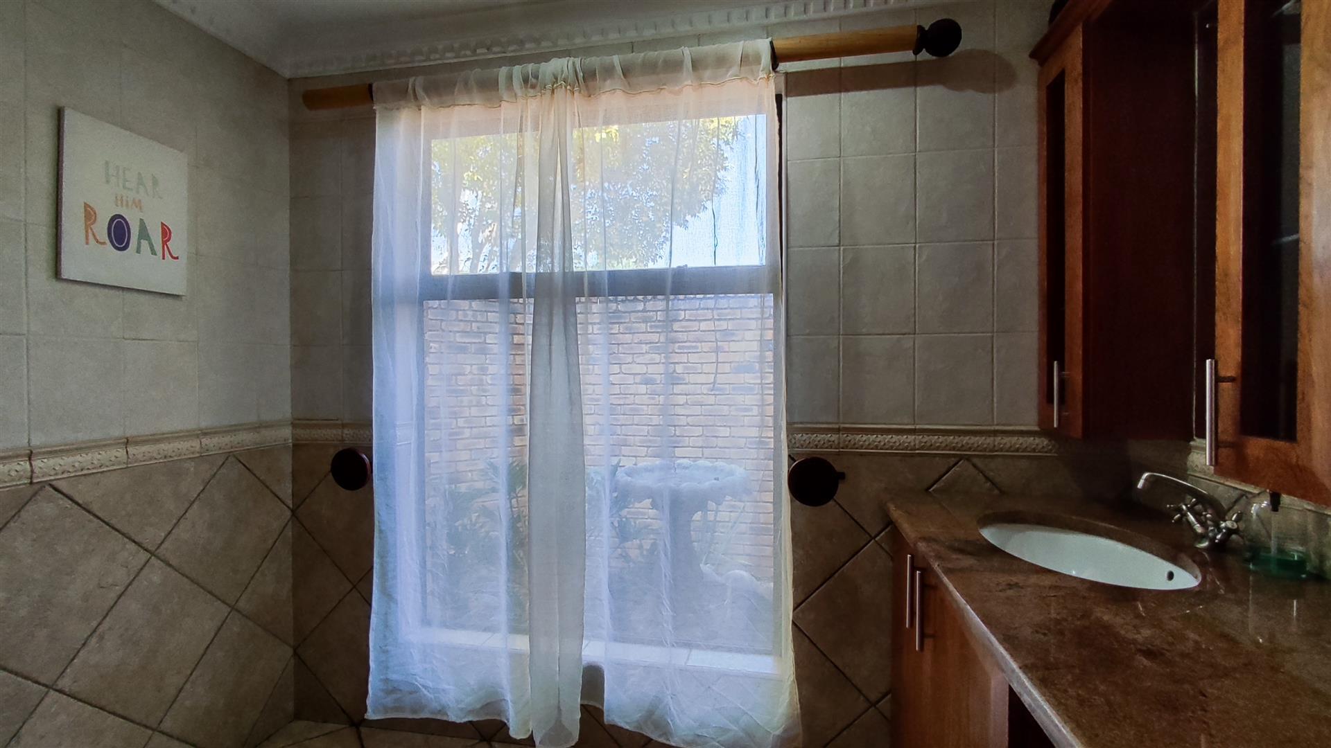 Bathroom 1 - 11 square meters of property in Meyersdal