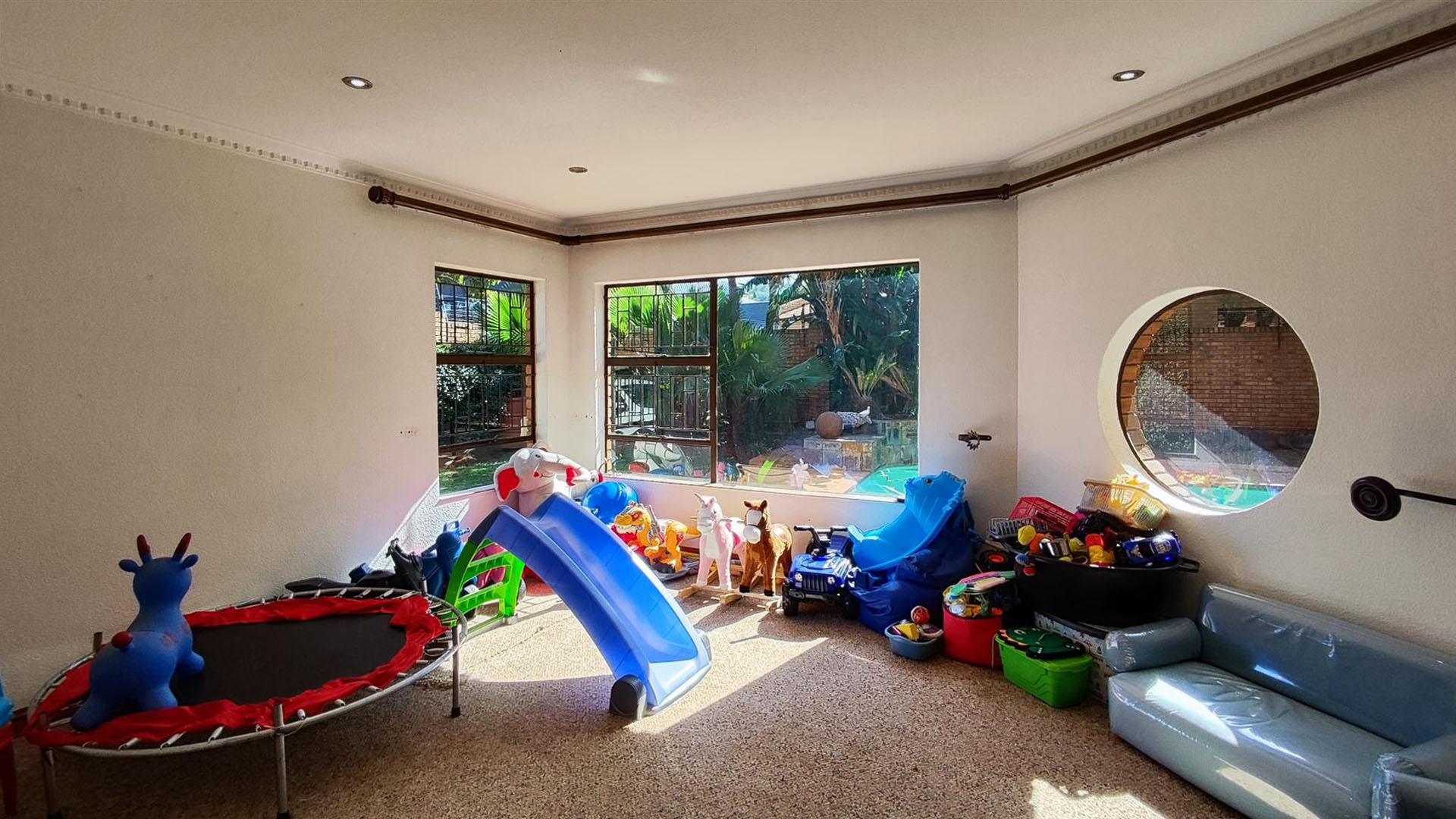 Spaces - 90 square meters of property in Meyersdal