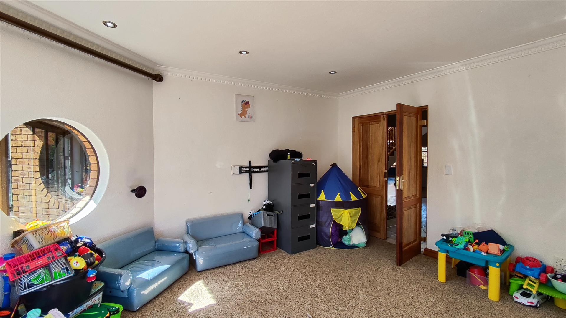 Spaces - 90 square meters of property in Meyersdal