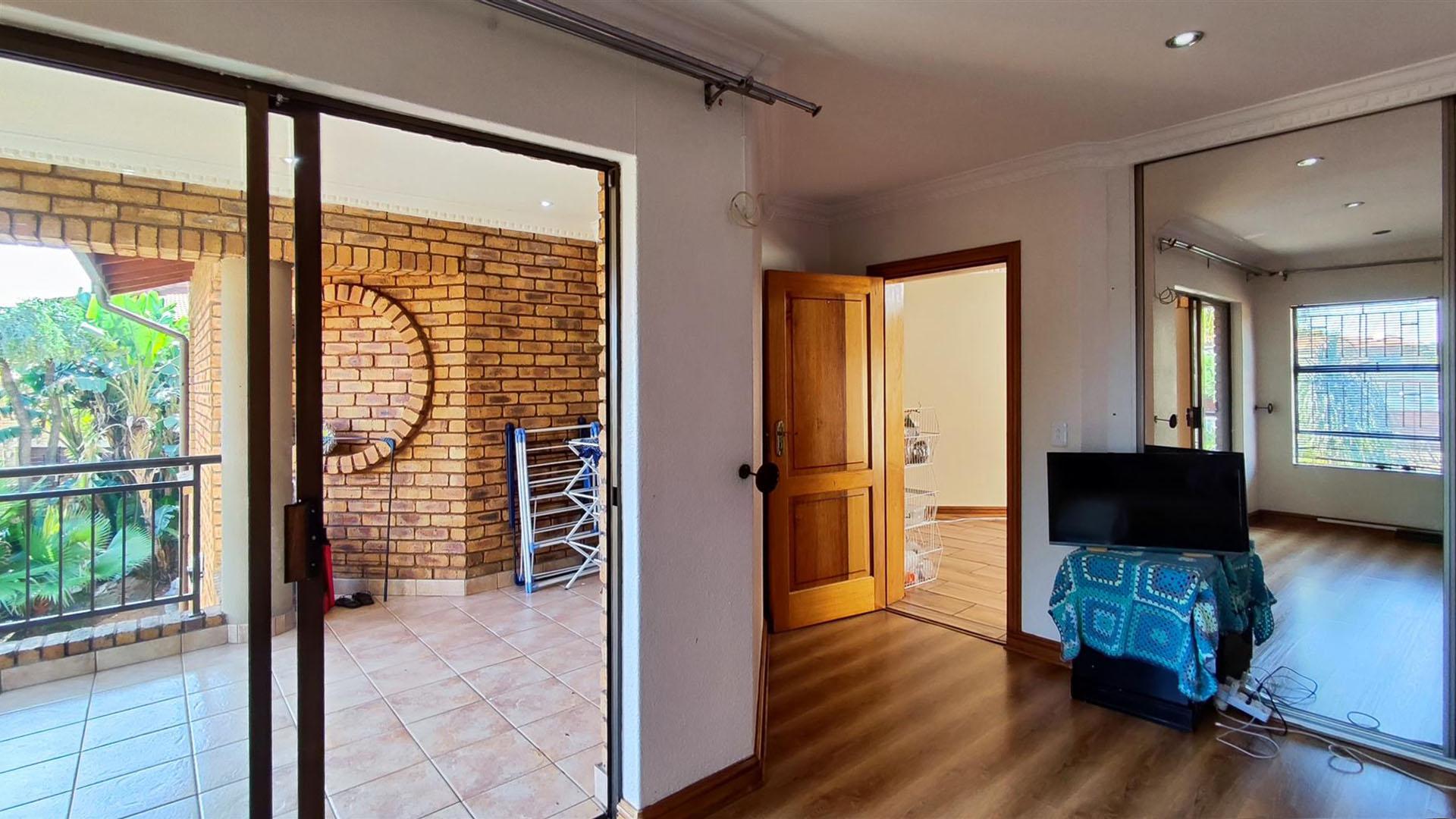 Bed Room 1 - 20 square meters of property in Meyersdal